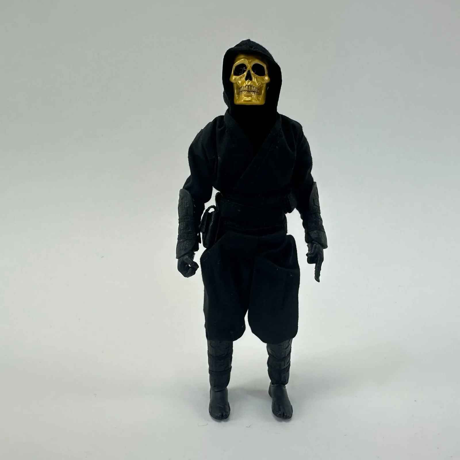 Mezco Toyz House Of The Golden Skulls Action Figure w/ Parts Props - Image 3