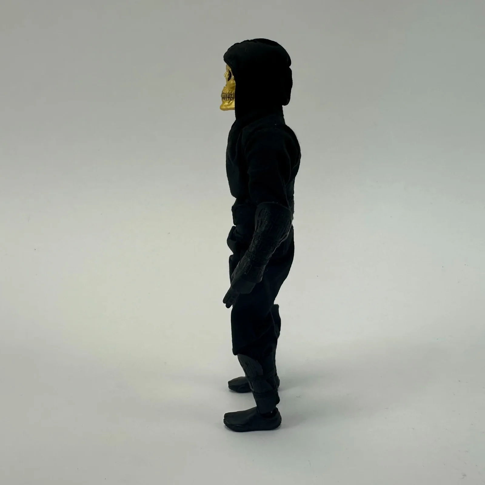 Mezco Toyz House Of The Golden Skulls Action Figure w/ Parts Props - Image 6