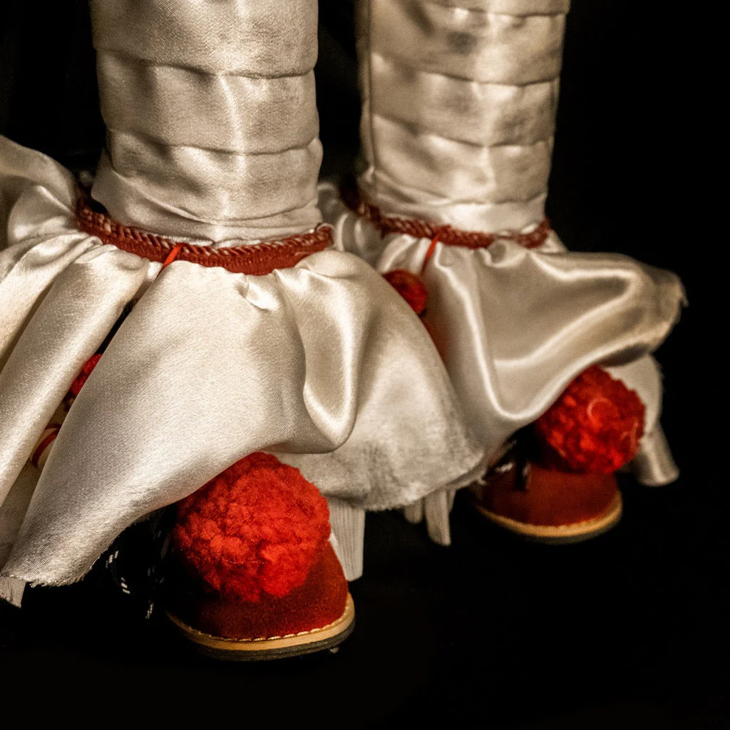 Stephen King's IT Pennywise 50" Premium Scale Doll - Trick or Treat Studios - Image 8